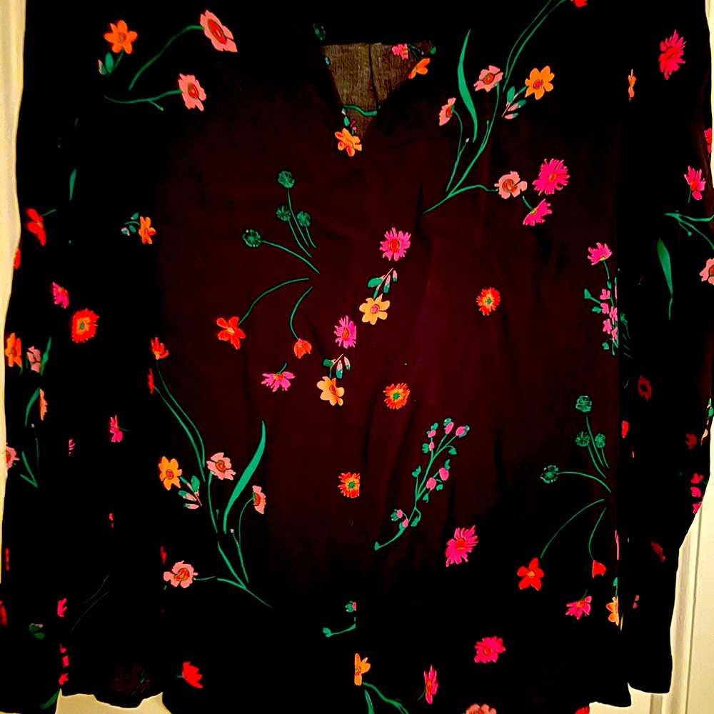 Gap blouse. Size xxl. Rayon , Black floral